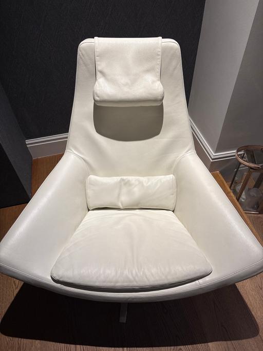 Buy & Sell Childs Hill North West London - Photos for B&B Italia white leather swivel chair