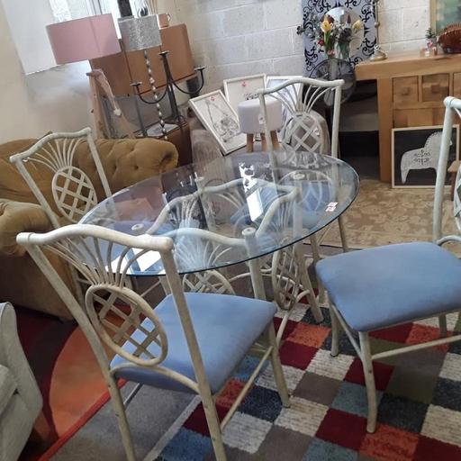 Buy & Sell Saint Pauls Trading Estate Tameside - Photos for Lovely glass dining table & 4 metal chairs