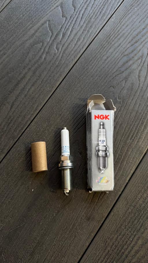 Vehicles Leicester Leicester - Photos for Spark Plug Single Platinum