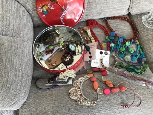 Buy & Sell Essington Wolverhampton - Photos for Tin of costume jewellery