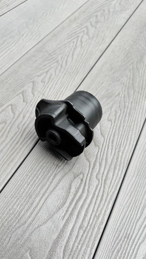 Vehicles Leicester Leicester - Photos for REAR SUSPENSION ARM BEAM AXLE BUSH for Toyota