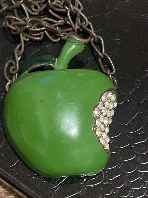Buy & Sell Ovingdean Brighton - Photos for Lovely vintage large green apple necklace