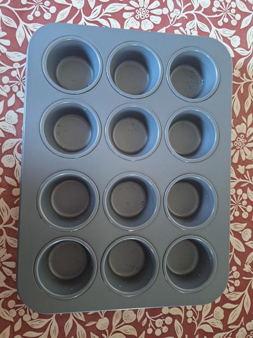 Buy & Sell Ettingshall Park Wolverhampton - Photos for Metal tray for mini cakes