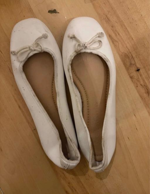 Buy & Sell Shepherd`s Bush West London - Photos for Marks & Spencer’s white dolly shoes