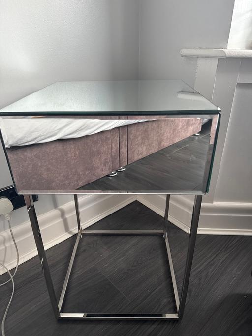 Buy & Sell Stoneycroft Liverpool - Photos for Sloane mirrored bedside table