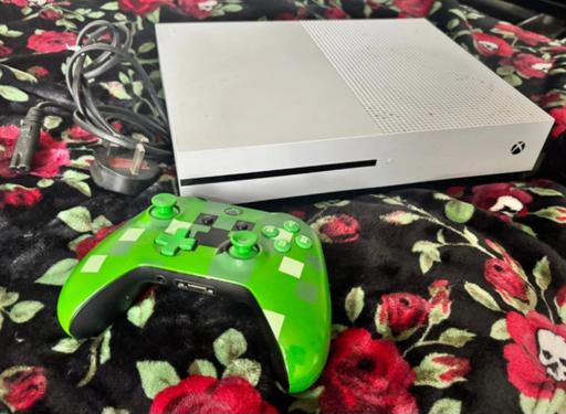 Buy & Sell Rubery Birmingham - Photos for Xbox One S 1tb Leads Minecraft Controller