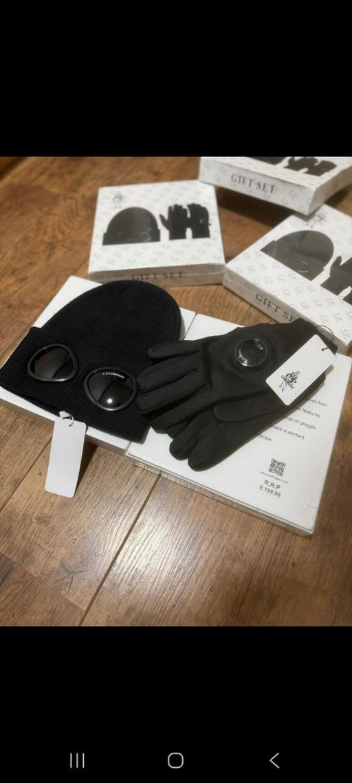Buy & Sell Dudley Town Centre Dudley - Photos for C.P. Company Hat and Gloves Gift Set – Black