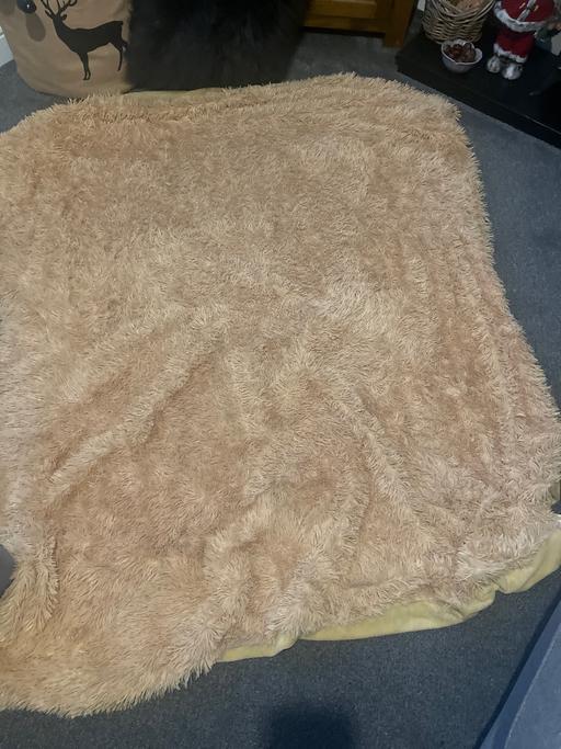 Buy & Sell Cadeby Doncaster - Photos for Beautiful super soft mustard warm throw