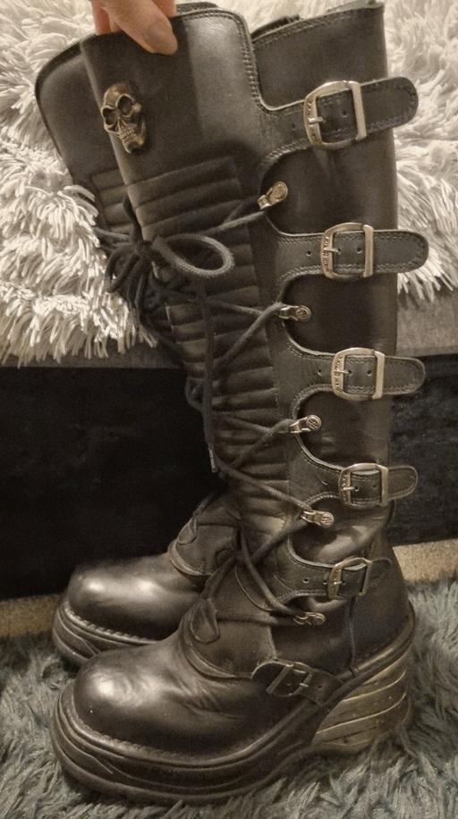 Buy & Sell Clayton West Kirklees - Photos for Black New Rock Knee High Lace Up Skull Boots