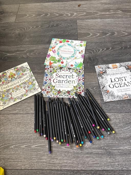 Buy & Sell Upper Gornal Dudley - Photos for Bundle of books and pens