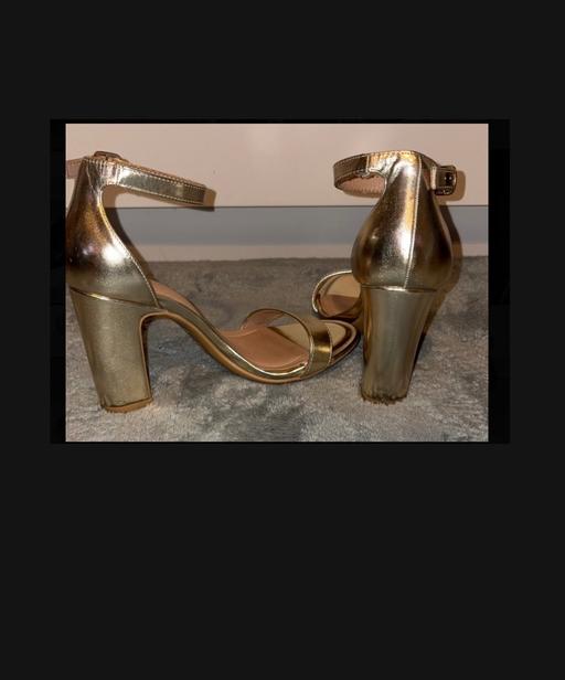Buy & Sell Moseley Village Wolverhampton - Photos for High heels gold 3.5inches