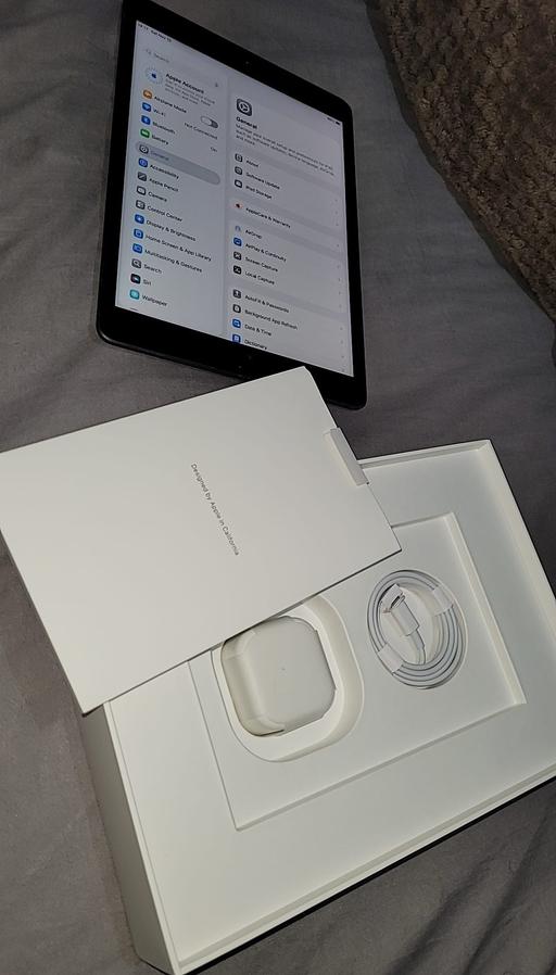 Buy & Sell Farnham Royal Slough - Photos for Apple ipad 8th generation 32gb