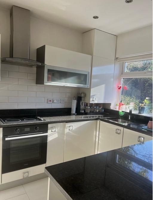 Buy & Sell Sidemoor Bromsgrove - Photos for Contemporary kitchen