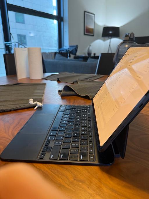 Buy & Sell South Quay East London - Photos for iPad Pro M4 13” (sell/trade) with Apple Care