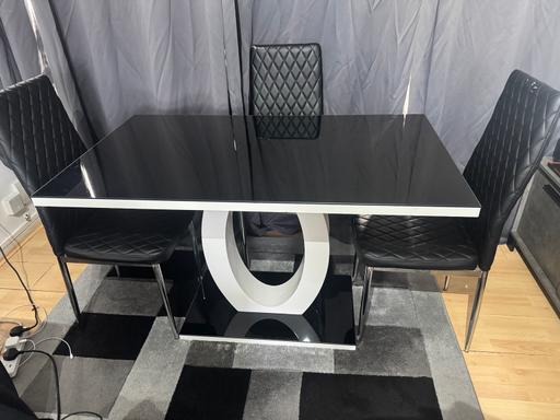 Buy & Sell Goodmayes East London - Photos for Dining Table and Chair set.