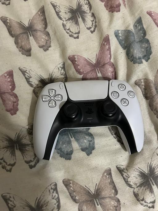 Buy & Sell Brownhills Walsall - Photos for PS5 Dualsense controller.
