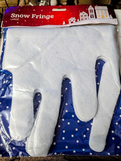 Buy & Sell Georgetown Blaenau Gwent - Photos for 🎄 Christmas large snow with glitter fringe.