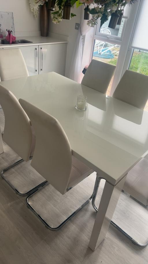 Buy & Sell Lambeth South East London - Photos for 6 seater dining table and chairs