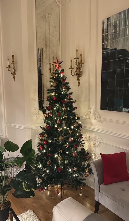 Buy & Sell South Kensington South West London - Photos for Christmas tree realistic 2.10m - 7ft