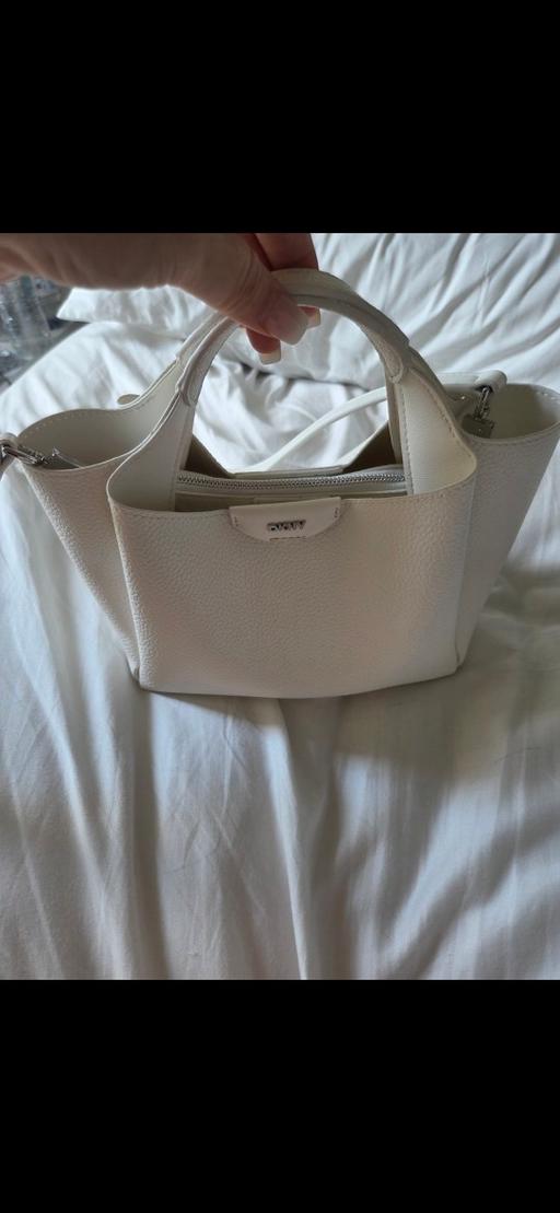 Buy & Sell West Ewell Epsom and Ewell - Photos for DKNY small bag