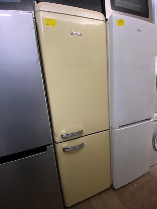 Buy & Sell Woodall Rotherham - Photos for CREAM SWAN 6FT FRIDGE FREEZER