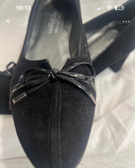 Buy & Sell Brixton South East London - Photos for Stuwart Weitzman for Russell & Bromley.