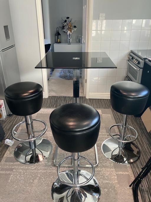 Buy & Sell Willenhall Walsall - Photos for Table and chairs