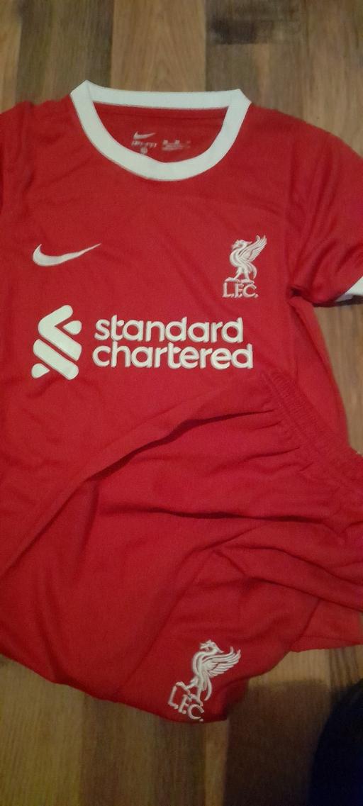 Buy & Sell Walsall Wood Walsall - Photos for Liverpool kit 5/6yrs