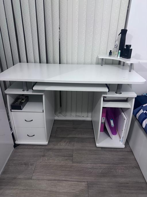 Buy & Sell All Saints East London - Photos for Desk