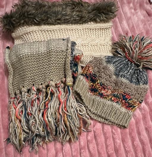 Buy & Sell Shirley Solihull - Photos for Free hat and scarfs