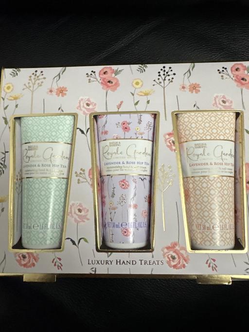Buy & Sell Woodsetton Dudley - Photos for New set of hand creams