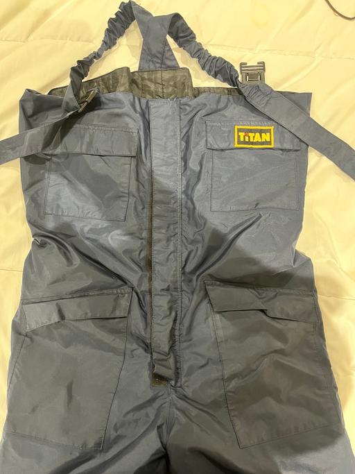 Buy & Sell Little Oakley Tendring - Photos for Titan salopettes