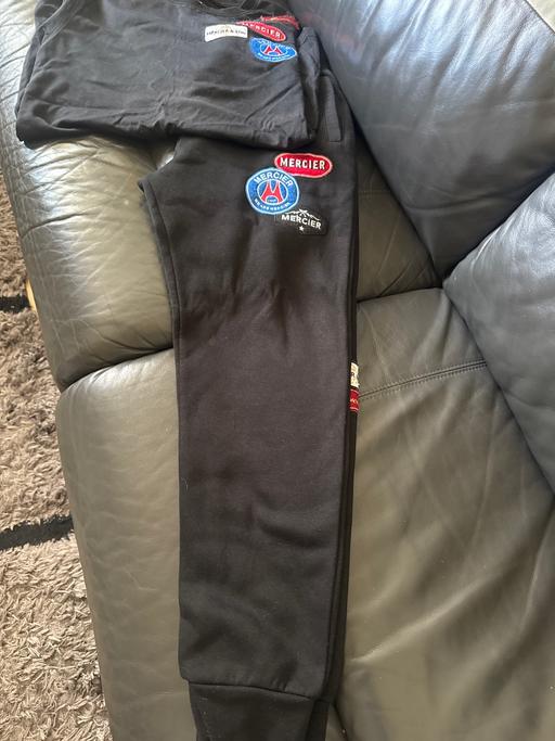 Buy & Sell Golds Hill Sandwell - Photos for T-shirt and joggers