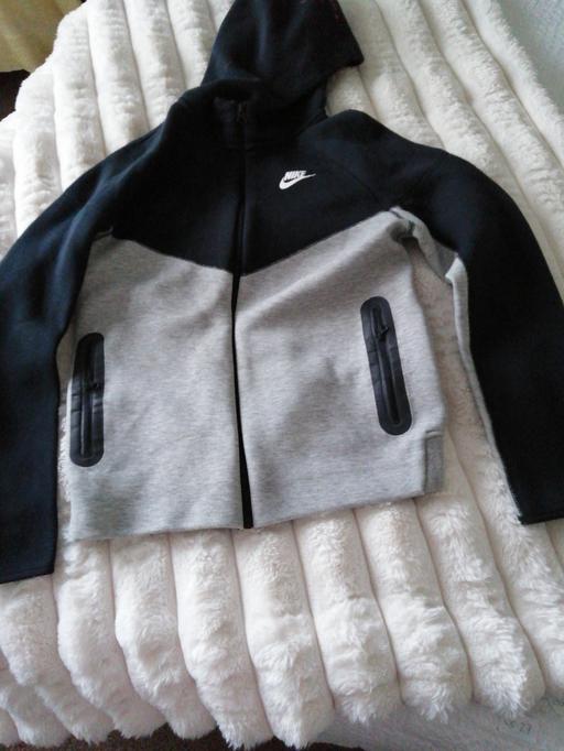 Buy & Sell Wednesfield Wolverhampton - Photos for Boys 158-170cm Bleach marks on hood 1 on back