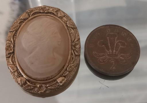 Buy & Sell Thatto Heath Saint Helens - Photos for heavy shell cameo brooch pendant