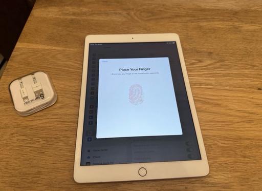 Buy & Sell Netherton Dudley - Photos for iPad 7th Gen 32gb Gold Wi-Fi