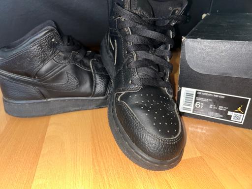 Buy & Sell Bartley Green Birmingham - Photos for Air Jordan 1 Mid (GS)