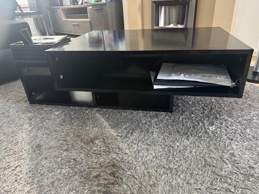 Buy & Sell Goodmayes East London - Photos for Centre sofa and coffee tables