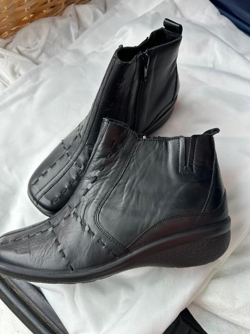 Buy & Sell Oldbury Sandwell - Photos for Ladies Black boots fly flot size 5 new