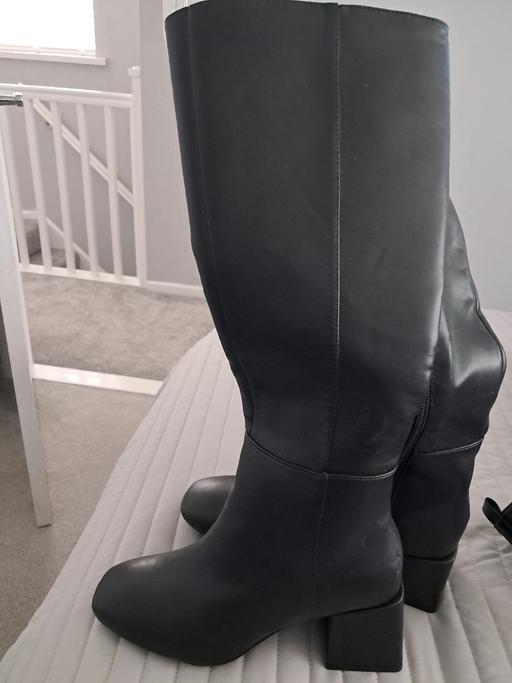 Buy & Sell Kingswood Retail Park Hull - Photos for BRAND NEW BLACK KNEE BOOTS