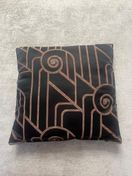 Buy & Sell Coventry West Midlands - Photos for X7 Black & Rose Gold cushion with covers