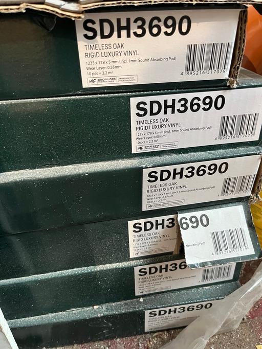 Buy & Sell Mile Oak Lichfield - Photos for Howdens luxury lvt oake and gray flooring