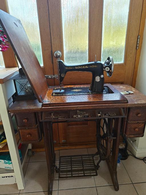 Buy & Sell Charlton South East London - Photos for Singer sewing machine with manual