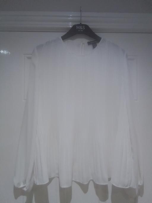 Buy & Sell Streetly Walsall - Photos for LADIES WHITE LONG SLEEVED TOP