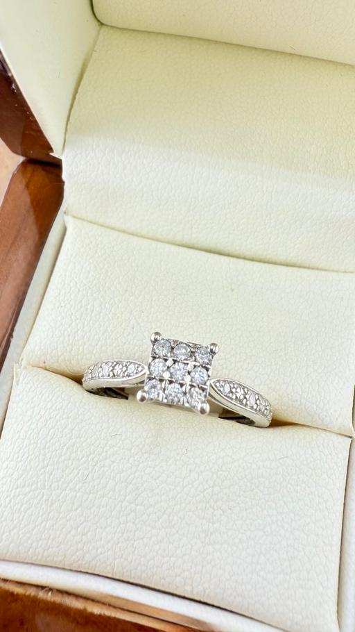 Buy & Sell Harrow on the Hill North West London - Photos for 9ct White Gold Natural Diamond Cluster Ring