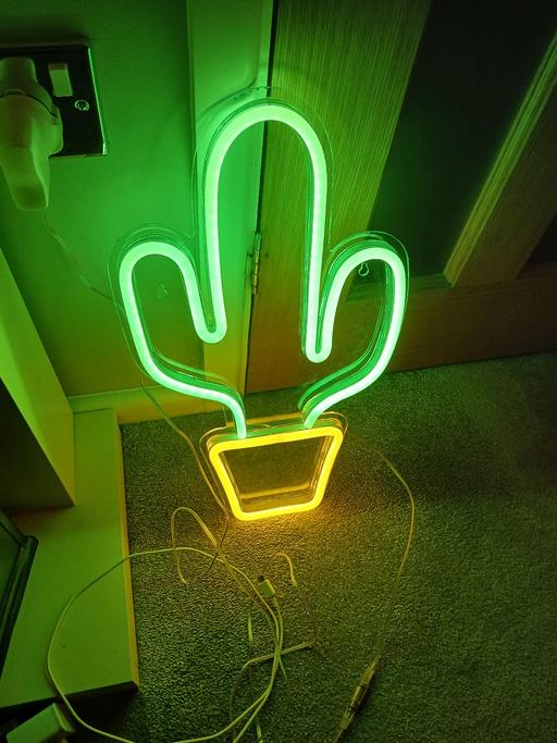 Buy & Sell Hatherton South Staffordshire - Photos for QUIRKY LIGHT...WALL/FLOOR MOUNTED PLUG IN