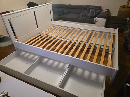 Buy & Sell Loughton Epping Forest - Photos for (can deliver) King size bed frame