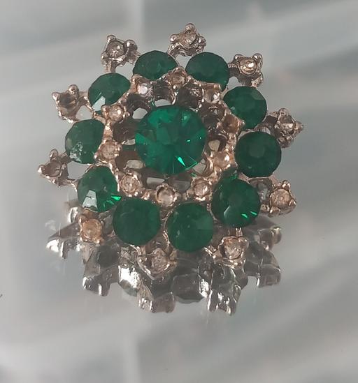 Buy & Sell Thatto Heath Saint Helens - Photos for vintage emerald Green snowflake brooch