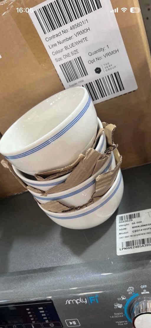 Buy & Sell Birkby Kirklees - Photos for Brand new boxed 12 piece plate set