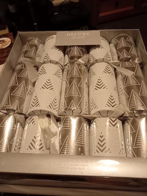 Buy & Sell Horncastle East Lindsey - Photos for £2 DELUXE BOX OF CHRISTMAS CRACKERS